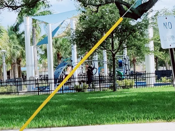 $2,500 | 805 Northwest 3rd Terrace, Unit 1, Hallandale Beach, FL 33009