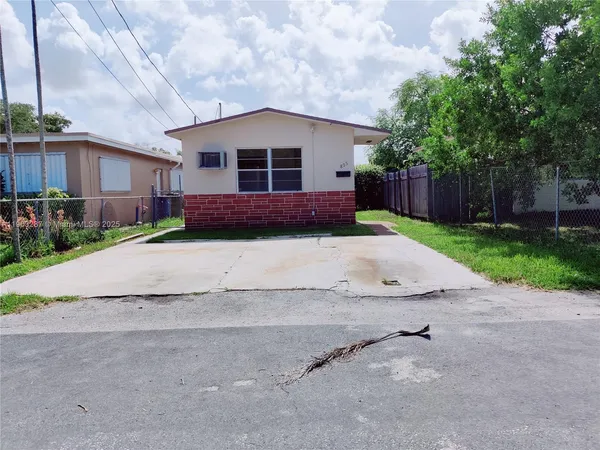 $2,500 | 805 Northwest 3rd Terrace, Unit 1, Hallandale Beach, FL 33009