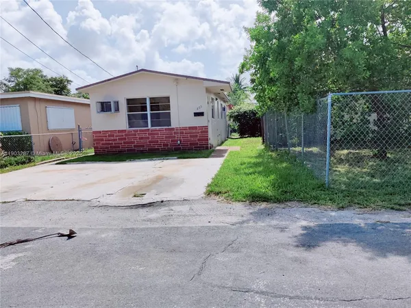 $2,500 | 805 Northwest 3rd Terrace, Unit 1, Hallandale Beach, FL 33009