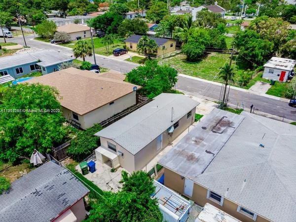 $2,500 | 805 Northwest 3rd Terrace, Unit 1, Hallandale Beach, FL 33009