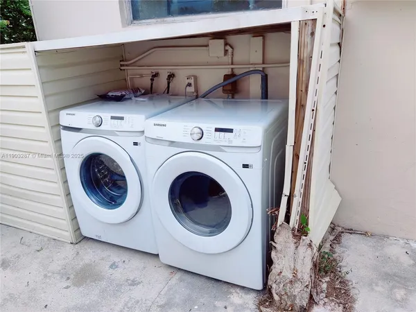 $2,500 | 805 Northwest 3rd Terrace, Unit 1, Hallandale Beach, FL 33009