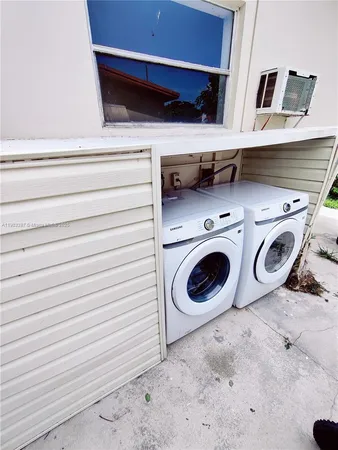 $2,500 | 805 Northwest 3rd Terrace, Unit 1, Hallandale Beach, FL 33009