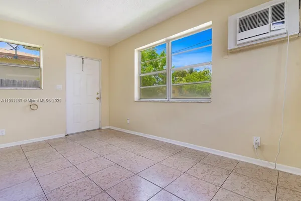 $2,500 | 805 Northwest 3rd Terrace, Unit 1, Hallandale Beach, FL 33009