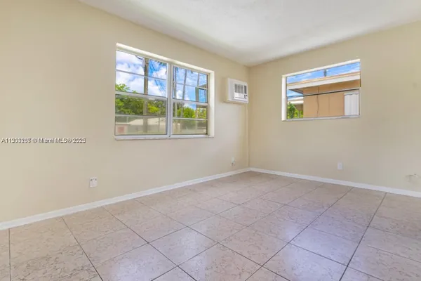 $2,500 | 805 Northwest 3rd Terrace, Unit 1, Hallandale Beach, FL 33009