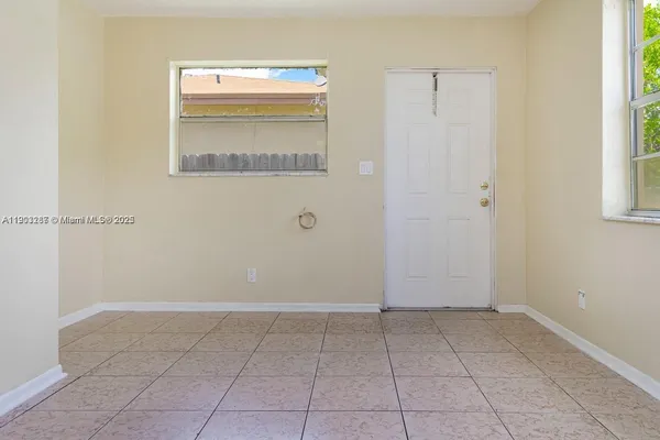 $2,500 | 805 Northwest 3rd Terrace, Unit 1, Hallandale Beach, FL 33009