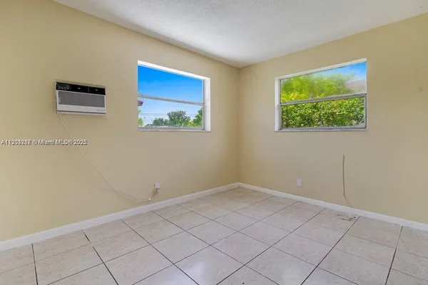 $2,500 | 805 Northwest 3rd Terrace, Unit 1, Hallandale Beach, FL 33009