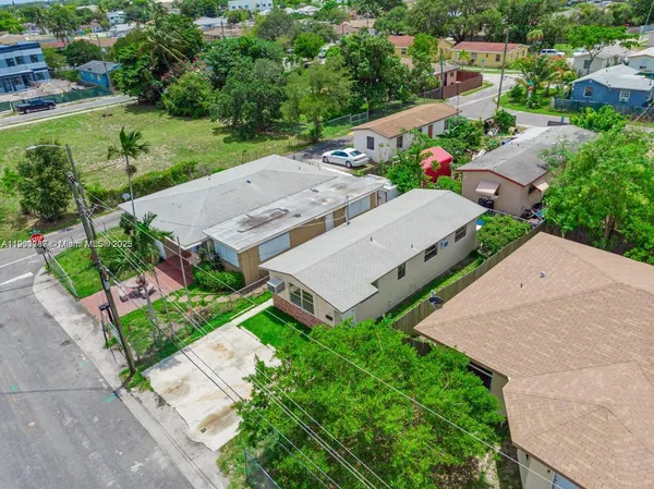 $2,500 | 805 Northwest 3rd Terrace, Unit 1, Hallandale Beach, FL 33009