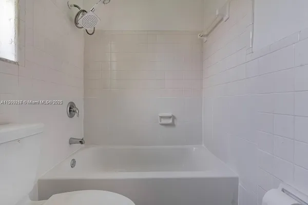 $2,500 | 805 Northwest 3rd Terrace, Unit 1, Hallandale Beach, FL 33009