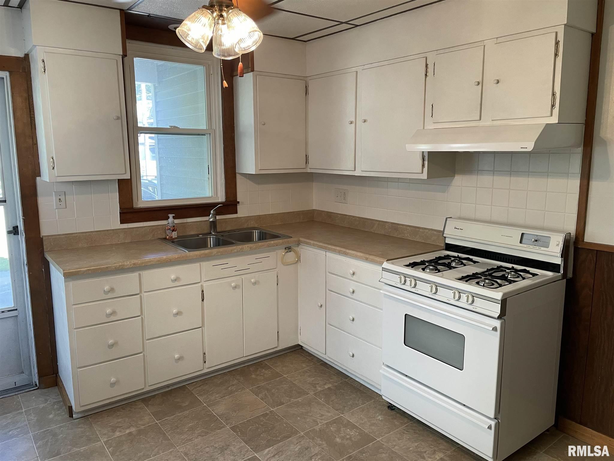 1211 West Lawrence Avenue Springfield, IL 62704 - Photo 3 of 28