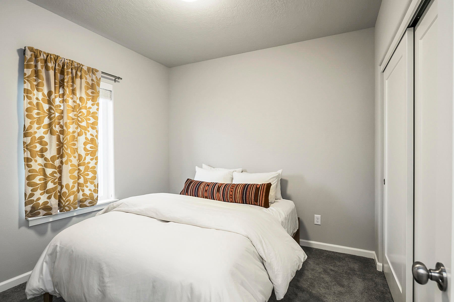 723 Northwest Rimrock Drive Redmond, OR 97756 - Photo 8 of 35 Bedroom