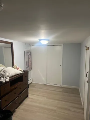 a view of entryway with furniture