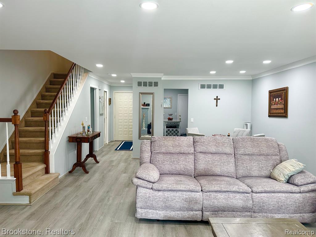 632 Tennyson Rochester Hills, MI 48307 - Photo 14 of 34