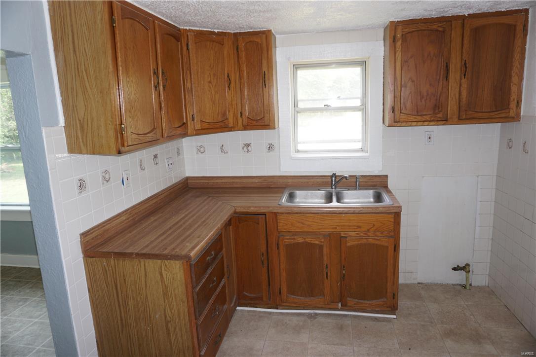 1217 Upper Cahokia Road Cahokia, IL 62206 - Photo 9 of 12