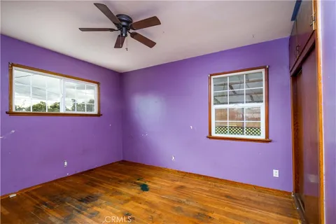 a view of a livingroom with a workspace