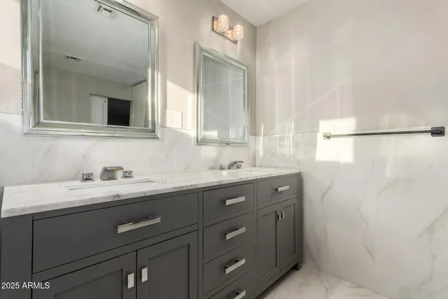 $734,900 | 1717 East Pebble Beach Drive, Tempe, AZ 85282