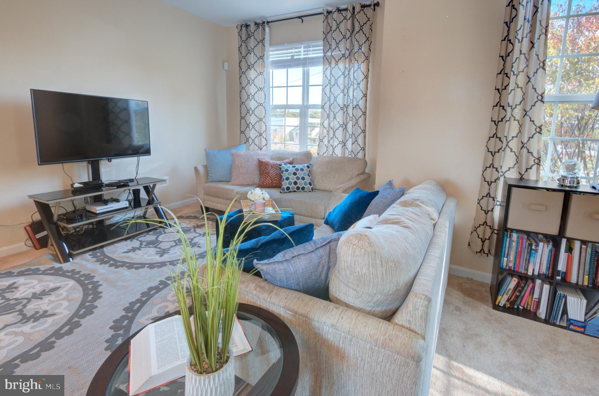 6816 Annapolis Road Hyattsville, MD 20784 - Photo 14 of 37 LR from Office Nook