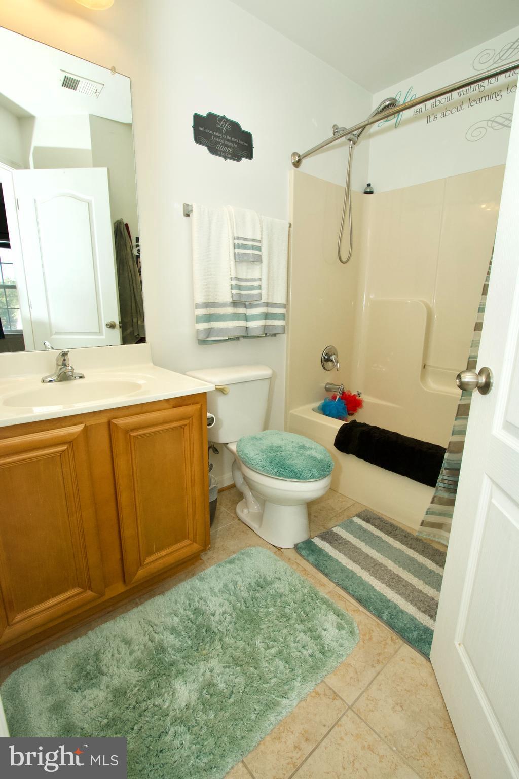 6816 Annapolis Road Hyattsville, MD 20784 - Photo 33 of 37 Hall shared bath