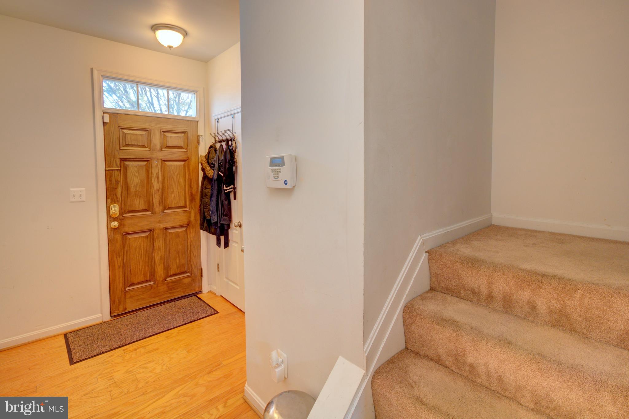 6816 Annapolis Road Hyattsville, MD 20784 - Photo 5 of 37 Foyer Entry