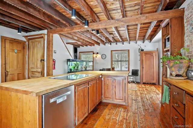 $875,000 | 1780 Strawberry Road, Mohegan Lake, NY 10547