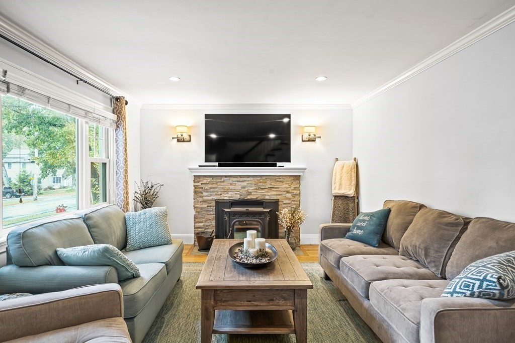 474 Waverly Road North Andover, MA 01845 - Photo 5 of 39 Gallery Image 5