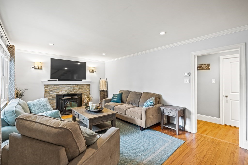 474 Waverly Road North Andover, MA 01845 - Photo 8 of 39 Gallery Image 8
