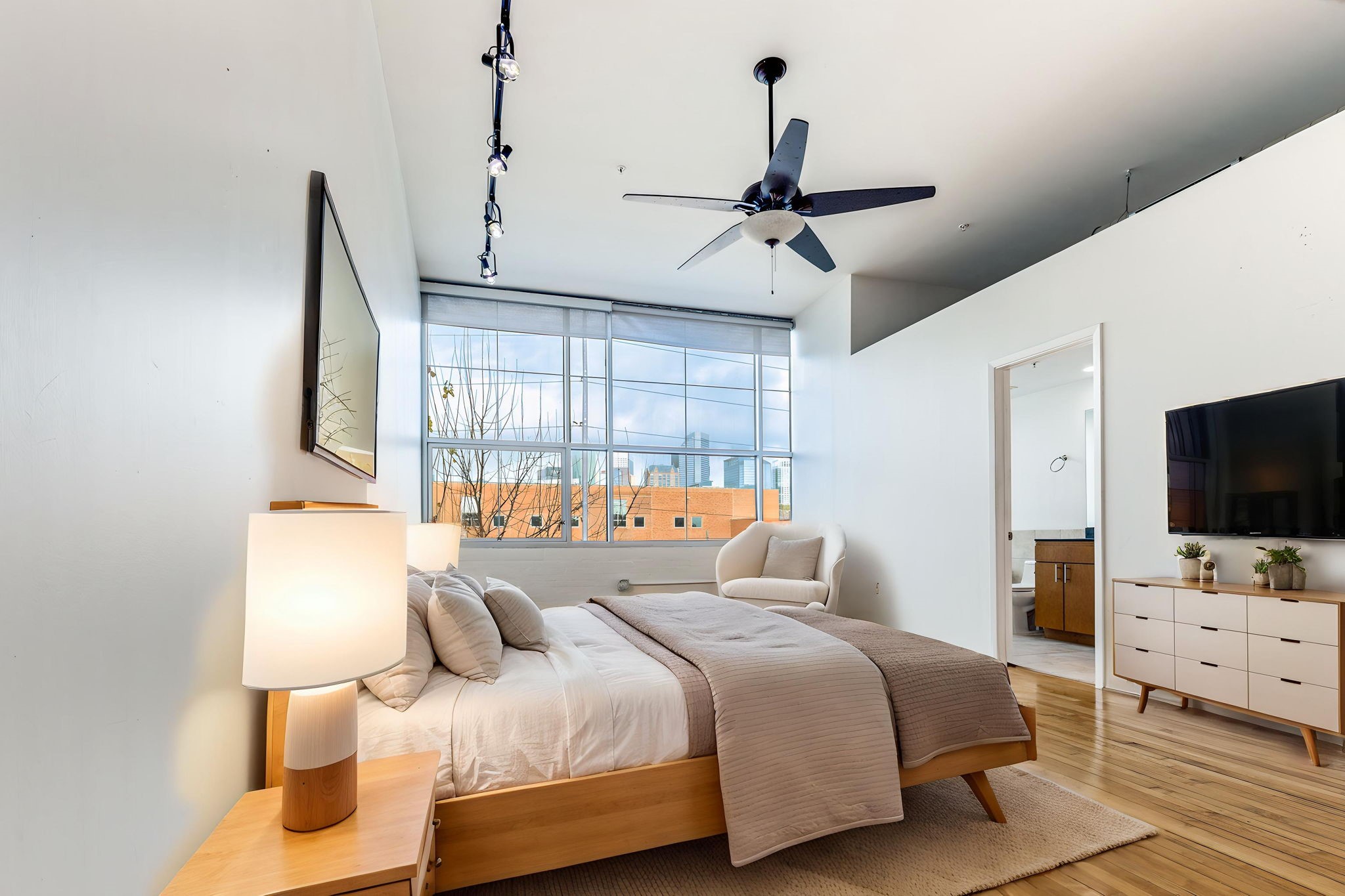 1312 Live Oak Street, Unit 223 Houston, TX 77003 - Photo 12 of 31 This photo has been virtually staged.