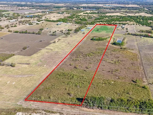 a view of a tennis court