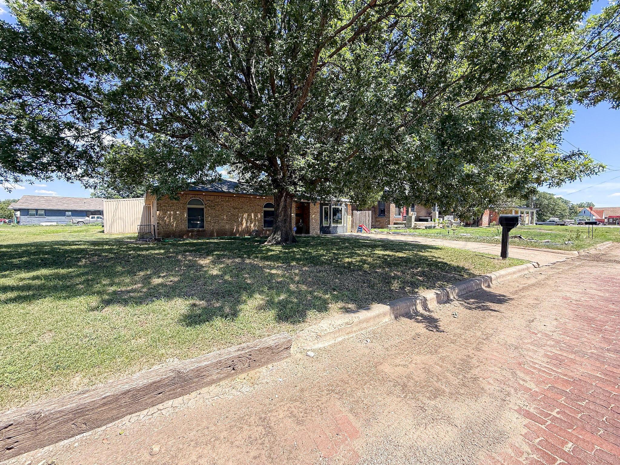 218 North 10th Street Memphis, TX 79245 - Photo 3 of 26 4-IMG_7852