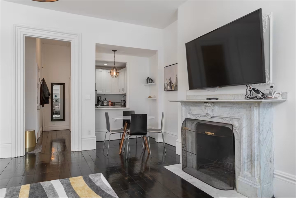169 Beacon Street, Unit 3R Boston, MA 02116 - Photo 4 of 9