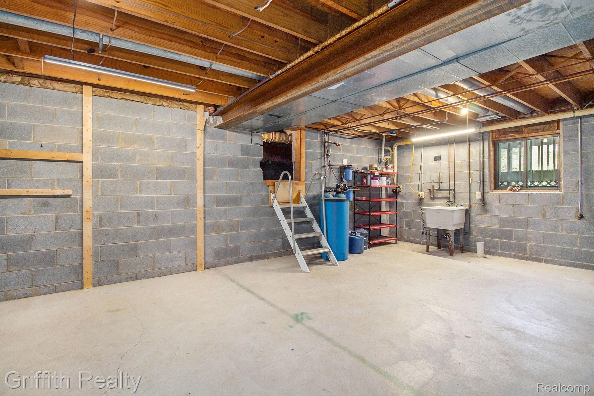 5207 King Road Howell, MI 48843 - Photo 18 of 25 IMG_5932.jpg