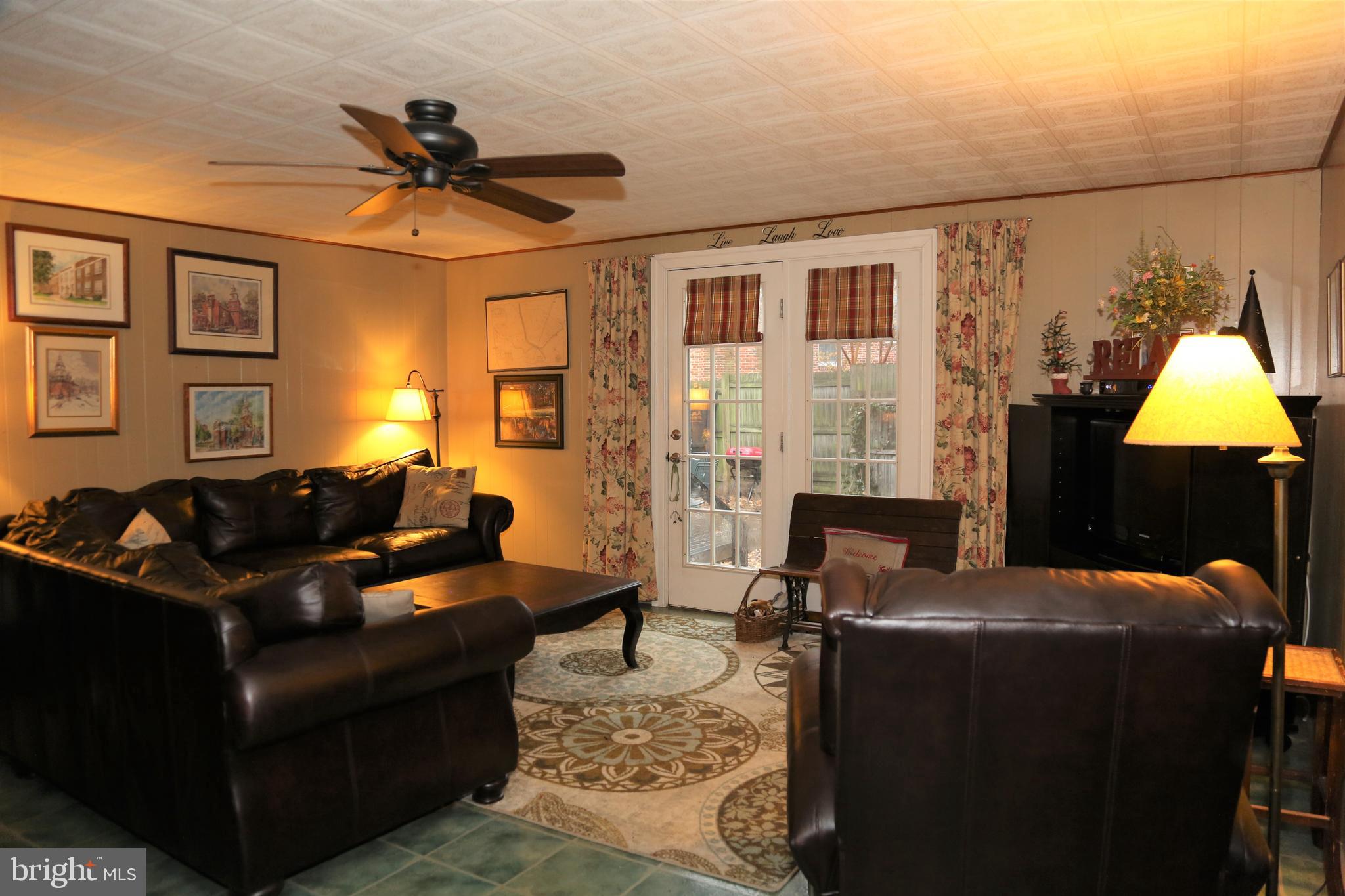413 East Ridley Avenue Ridley Park, PA 19078 - Photo 19 of 43 Family room