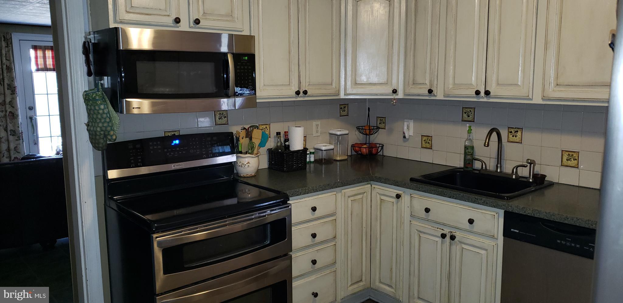413 East Ridley Avenue Ridley Park, PA 19078 - Photo 10 of 43 Kitchen
