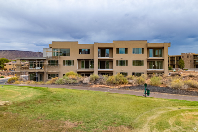 271 North Country Lane, Unit 60 St. George, UT 84770 - Photo 6 of 17 View of property featuring a mountain view