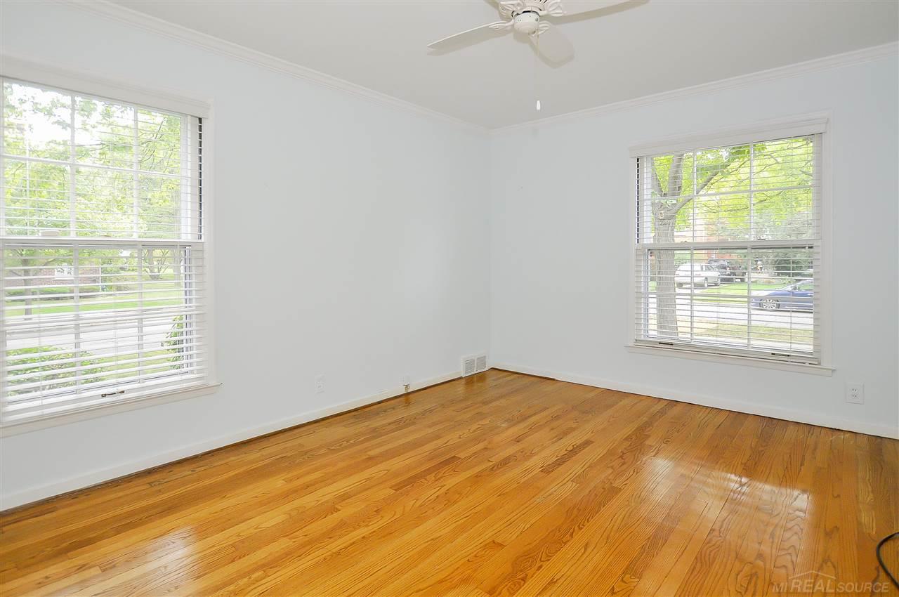 433 Roland Road Grosse Pointe, MI 48236 - Photo 18 of 38 31354659-17.JPG