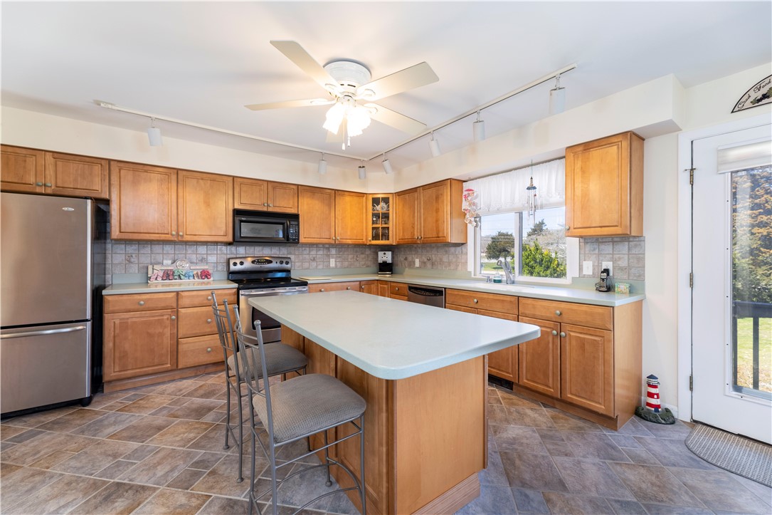 183 Shore Road Westerly, RI 02891 - Photo 7 of 36 Gorgeous Granite Floors with Corian countertops