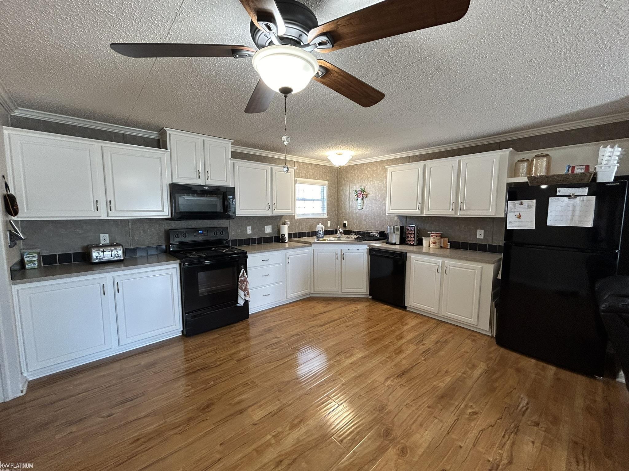 3333 Ravenswood Road Marysville, MI 48040 - Photo 21 of 25 50149949-af1d9679-307e-4e6a-bade-3b5fc39c8e70.JPG