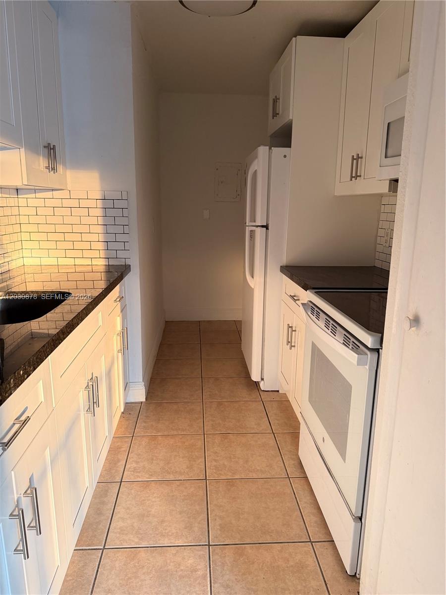 7250 Southwest 94th Place, Unit B8 Miami, FL 33173 - Photo 14 of 23