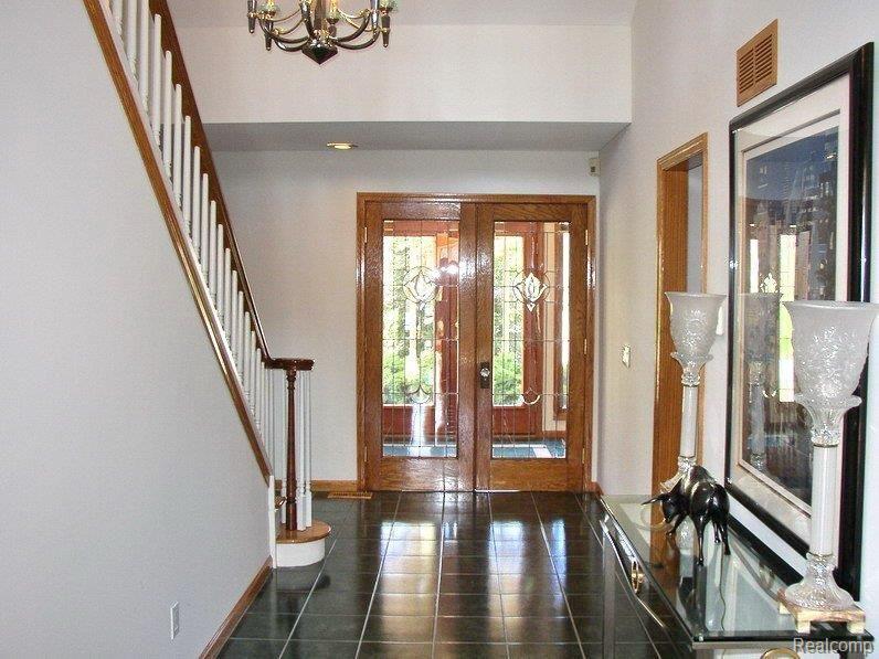 4885 Gallagher Road Rochester, MI 48306 - Photo 2 of 25 Foyer