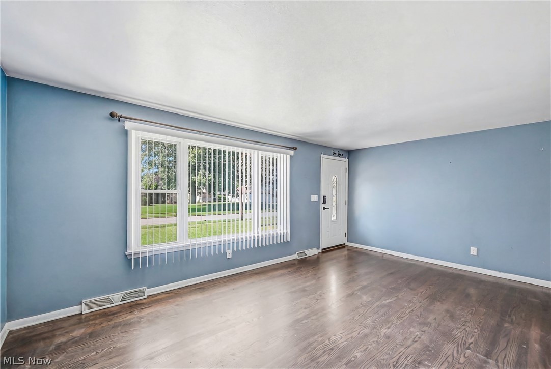 382 Ridgefield Avenue Youngstown, OH 44512 - Photo 4 of 29