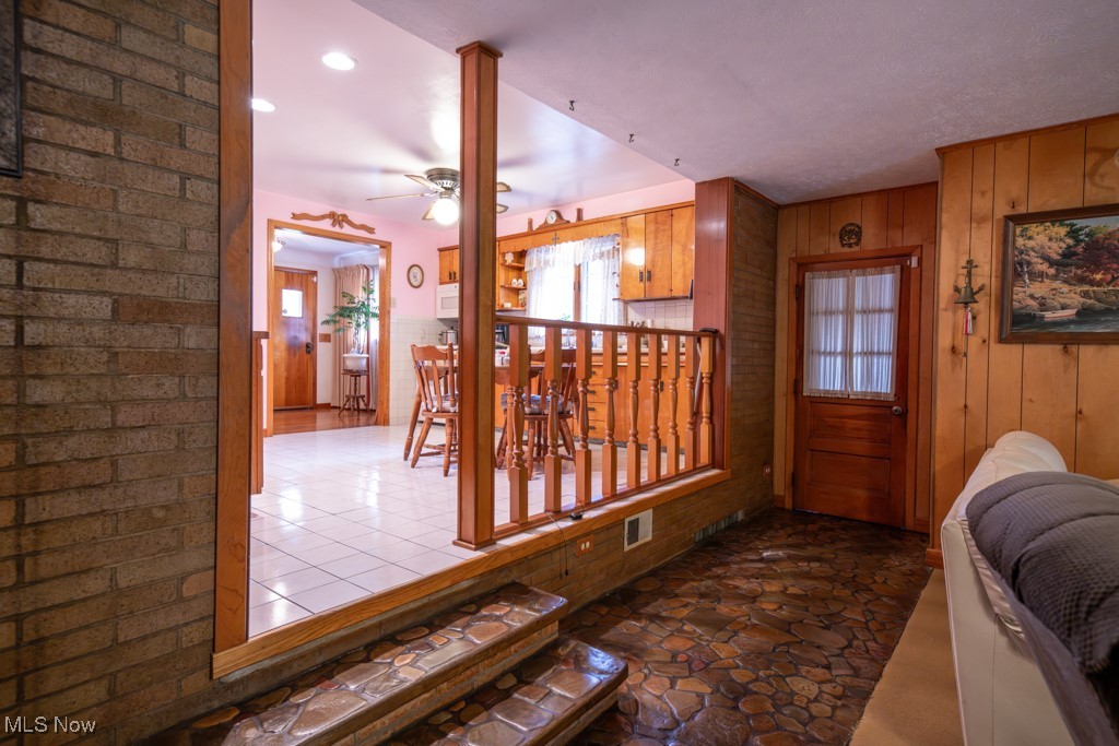 6652 Conley Road Ashtabula, OH 44004 - Photo 13 of 49 Great room looking into the kitchen