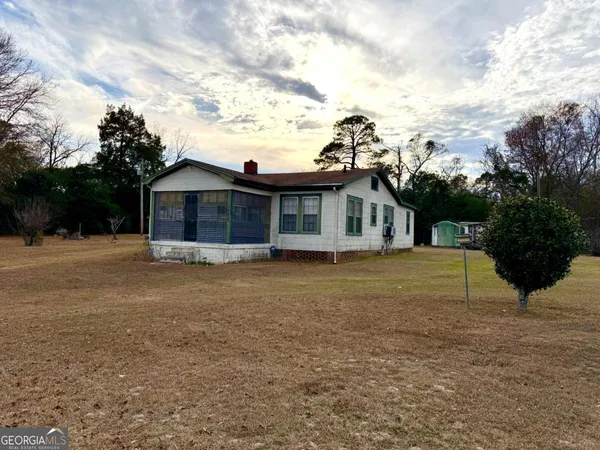 a view of a house with a backyard