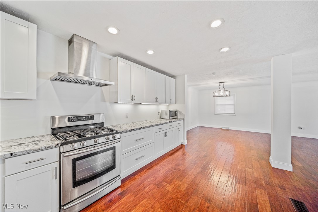 6354 Fairhaven Road Cleveland, OH 44124 - Photo 3 of 34 Stainless Steel Appliances