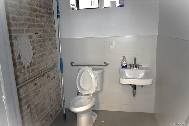 an empty room with a empty space and windows