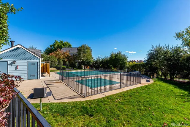 a view of a house with backyard and a tree