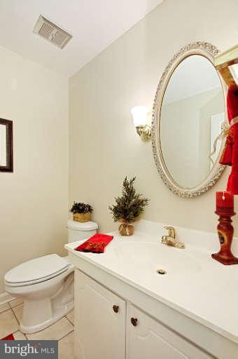 7401 Range Road Alexandria, VA 22306 - Photo 17 of 30 Main Level Powder Room