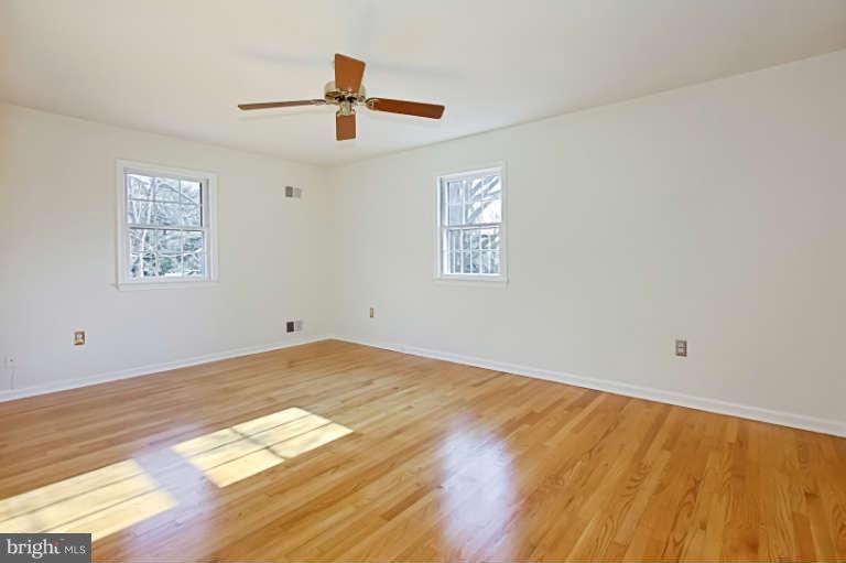 7401 Range Road Alexandria, VA 22306 - Photo 18 of 30 Light, Bright & Hardwoods