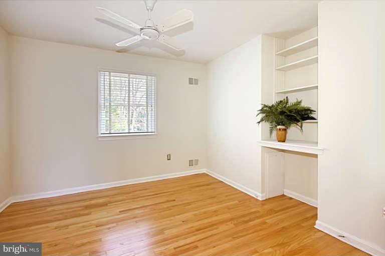 7401 Range Road Alexandria, VA 22306 - Photo 20 of 30 Second Bedroom