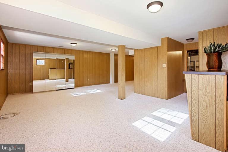 7401 Range Road Alexandria, VA 22306 - Photo 27 of 30 Lots of Room for Entertaining