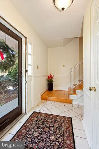 7401 Range Road Alexandria, VA 22306 - Photo 7 of 30 Foyer