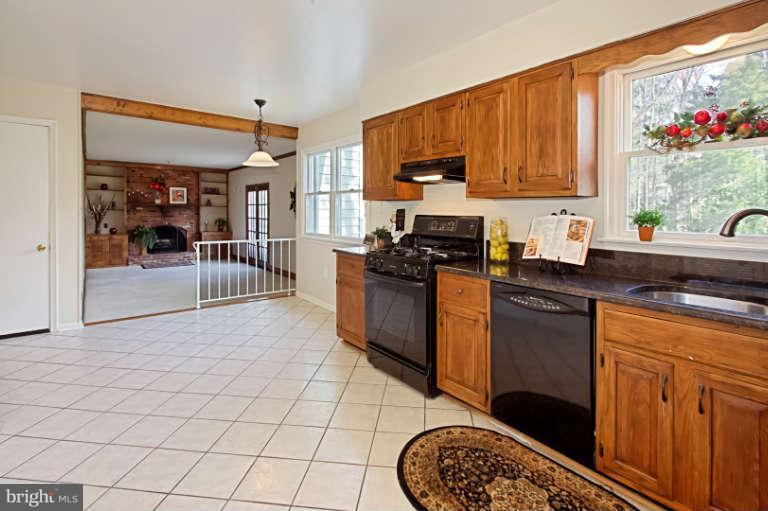 7401 Range Road Alexandria, VA 22306 - Photo 9 of 30 Eat -In Kitchen